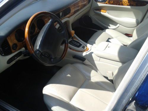 2002 jaguar xjr base sedan 4-door 4.0l