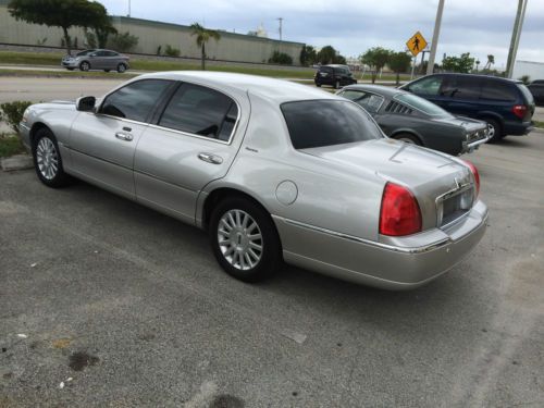 2003 lincoln town car signature sedan 4-door 4.6l