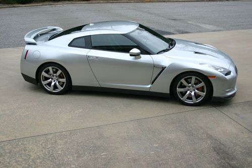 2009 nissan gt-r premium edition