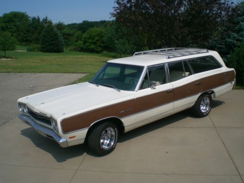 1969 plymouth sport satellite wagon, 9 passenger, rare and fun car! great shape!