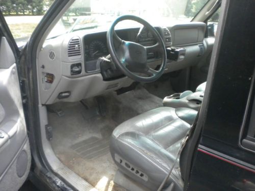 2000 Chevy Tahoe Limited, image 9