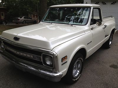 Custom/10 short pickup rust free truck show condition