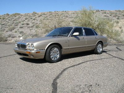 2000 jaguar xj8 4dr sedan v8 4.0l automatic  84,000 original miles!! beautiful!