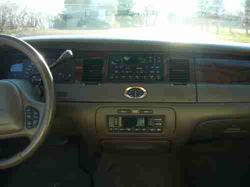 1999 Lincoln Town Car Cartier Sedan 4-Door 4.6L, image 9