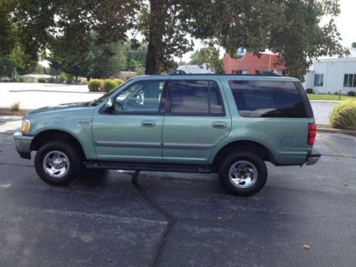 97 ford expedition 4x4  * extra clean* leather seats* cold air* 3rd row seating