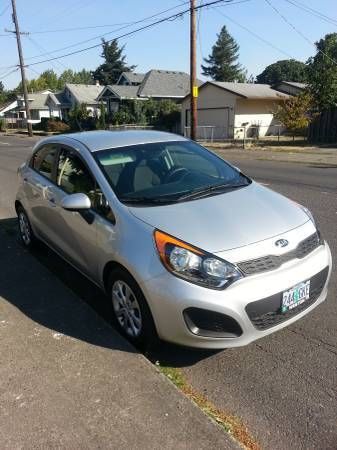 2013 kia rio 5 lx hatchback only 9,800 miles, silver, automatic, very clean!