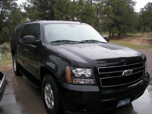 2009 suburban  1500 4x2lt suv; black n black