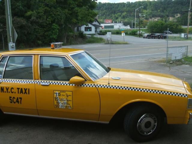 Chevrolet caprice base sedan 4-door