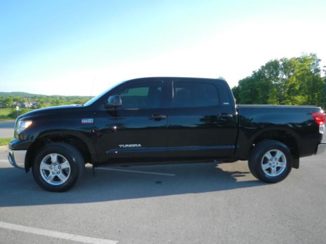 Toyota tundra sr5 crew cab pickup 4-door