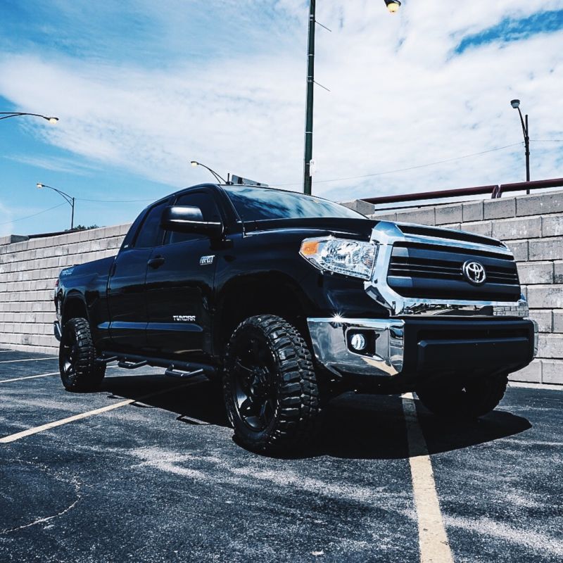 Sell used 2015 Toyota Tundra SR5 DoubleCab 4x4 in Chicago, Illinois