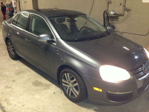 2006 vw jetta tdi pkg 2 auto, nav, sunroof, ipod. htd seats. clean carfax.