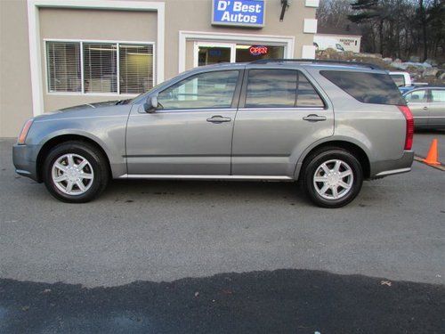 Beautiful awd...2005 cadillac srx... luxury