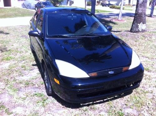 2000 ford focus se sedan 4-door 2.0l