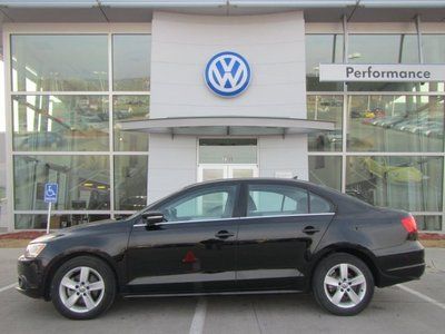 Certified tdi diesel premium package loaded with nav, sunroof, fender we finance