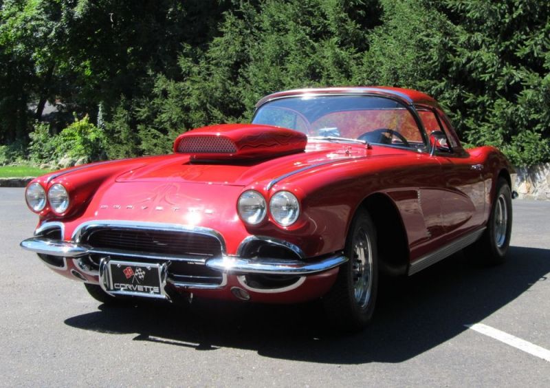 1962 chevrolet corvette coupe-convertible