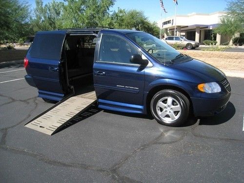 2006 dodge grand caravan braun mobility wheelchair | 31k miles $11,775