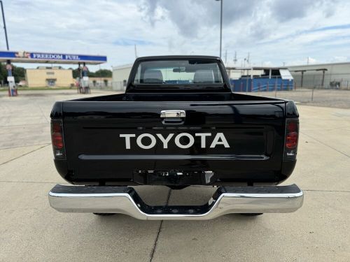 1990 toyota tacoma 1/2 ton short wheelbase dlx