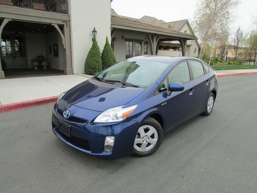 2011 prius iv navigation leather/heated rear camera bluetooth jbl sound nice!!!!