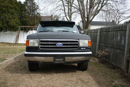 1990 ford bronco xlt sport utility 2-door 5.8l  clean  must see