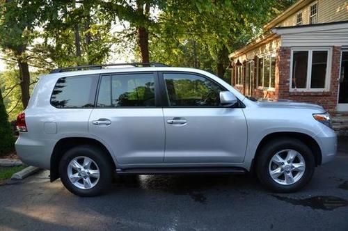 2008 toyota land cruiser 4x4 loaded!