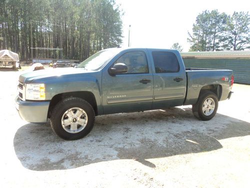 2010 z71 crew cab 4x4, loaded, one owner, 18's