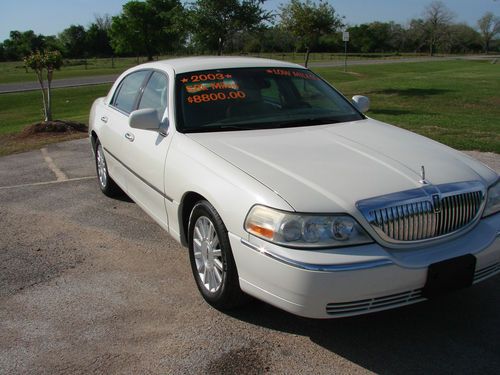 2003 lincoln town car !! 58k miles !! excellent shape !! signature series !!