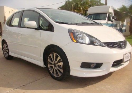 ***** 2012 honda fit sport 5 speed 40+ mpg *****