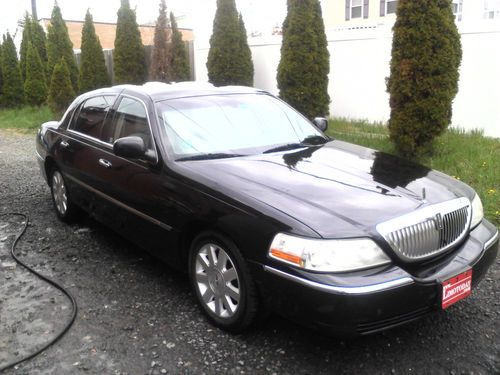 2006 black lincoln sedan