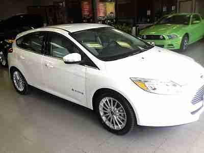 NEW 2013 FOCUS ELECTRIC 5-DOOR HATCHBACK WITH LEATHER, US $41,585.00, image 2