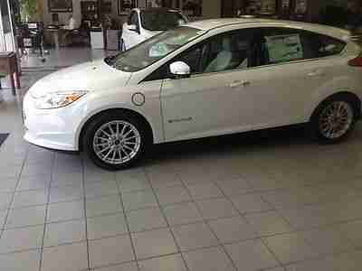 NEW 2013 FOCUS ELECTRIC 5-DOOR HATCHBACK WITH LEATHER, US $41,585.00, image 3