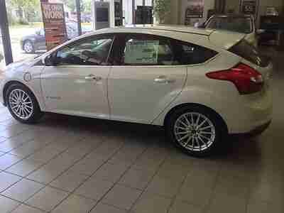 NEW 2013 FOCUS ELECTRIC 5-DOOR HATCHBACK WITH LEATHER, US $41,585.00, image 6