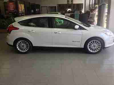 NEW 2013 FOCUS ELECTRIC 5-DOOR HATCHBACK WITH LEATHER, US $41,585.00, image 16