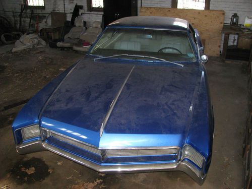 1967 buick riviera sports coupe, barn kept !!!!