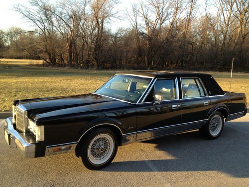 1988 lincoln town car signature sedan 4-door 5.0l----black beauty!!!