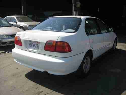 1999 Honda Civic Value Package Sedan 4-Door 1.6L, NO RESERVE, image 2