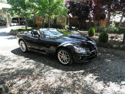 2004 dodge viper srt-10 convertible 2-door 8.3l with low reserve