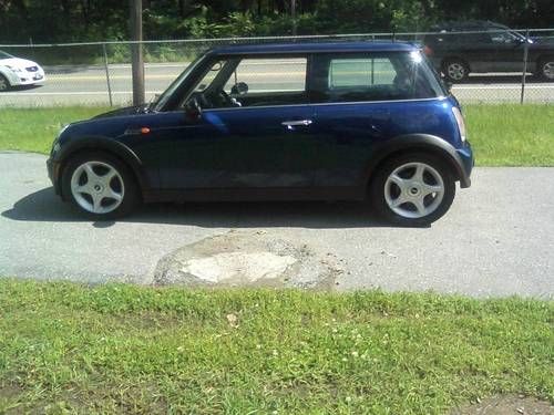 2004 mini cooper base hatchback 2-door 1.6l