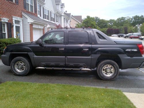 2006 chevy avalanche 2500 8.1l, factory gm warranty,leather seats, dvd, onstar