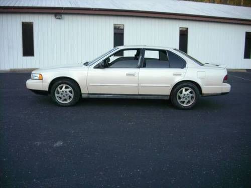 1990 nissan maxima se sedan 4-door 3.0l pearl white 5-speed sun roof fast car!