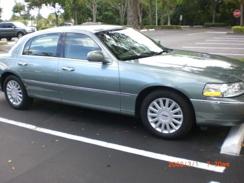 Lincoln towncar 2005 signature