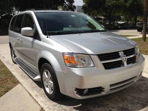 2010 dodge grand caravan sxt mini passenger van 4-door 4.0l