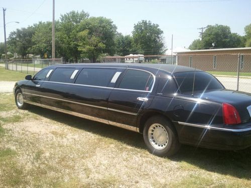 2001 Lincoln Town Car Base Limousine 4-Door 4.6L, image 6