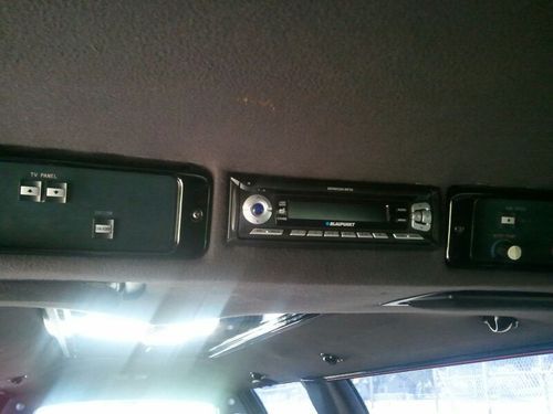 2001 Lincoln Town Car Base Limousine 4-Door 4.6L, image 9