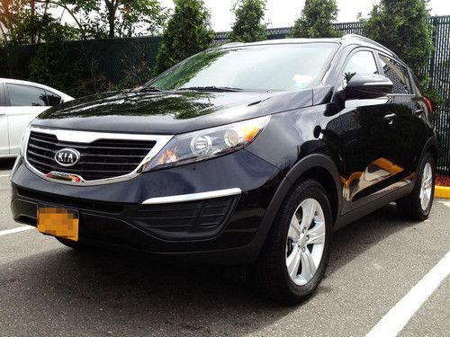 2012 kia sportage black | low miles 8k | excellent