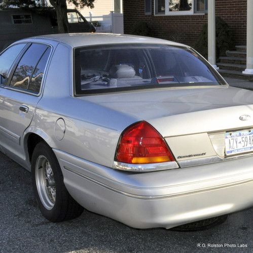 2000 ford crown victoria lx sedan 4-door 4.6l