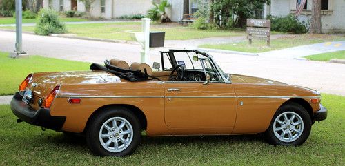 Beautiful 1976 mgb roadster with 55k original miles - extensive mech restoration