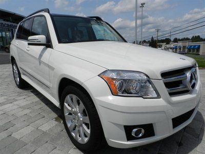 Glk350 4matic premium one panorama sunroof sirius satellite radio heated seats!