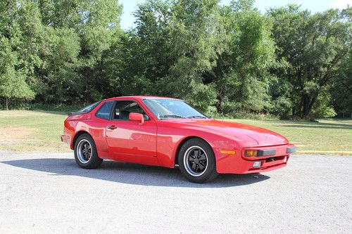 1983 porsche 944 base coupe 2-door 2.5l