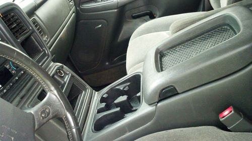 2004 chevy silverado 2500 HD 4 door diesel duramax, image 2