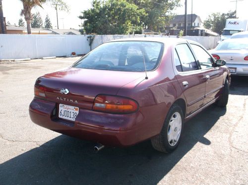 1994 Nissan Altima, NO RESERVE, image 2